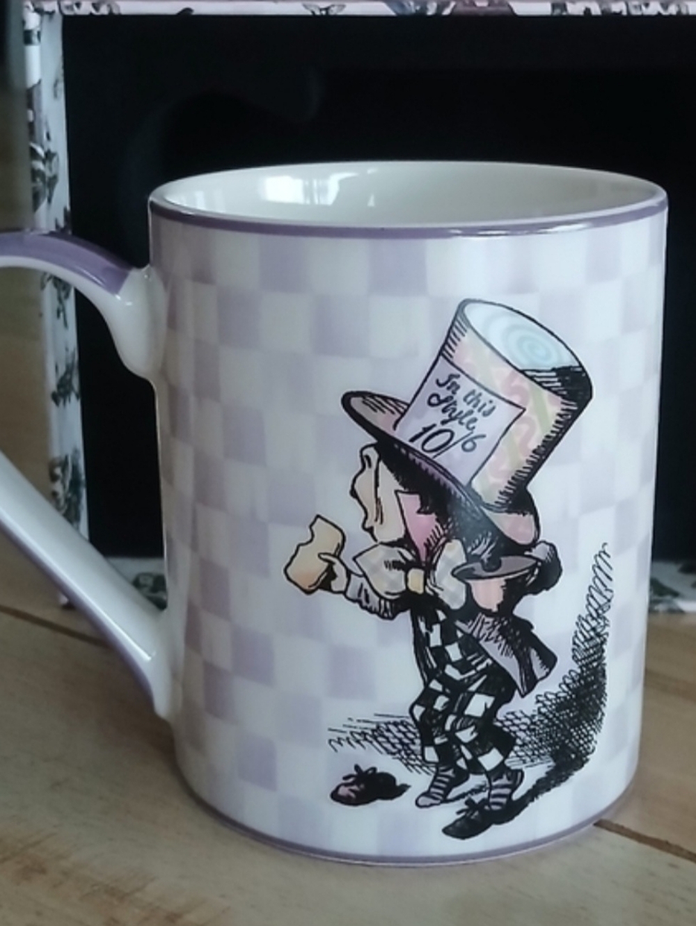 NWT Mackenzie-Childs Alice In Wonerland Mug Mad Hatter